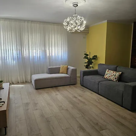 Spacious Modern In Prime Location