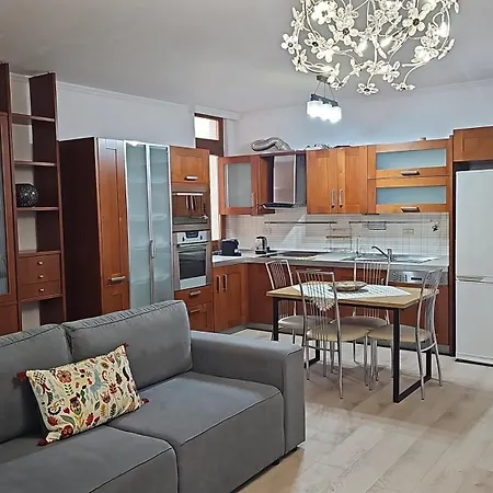 Spacious Modern In Prime Location *