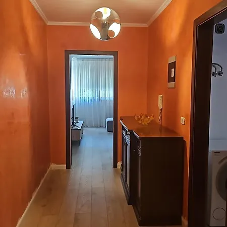 Spacious Modern In Prime Location דירה *