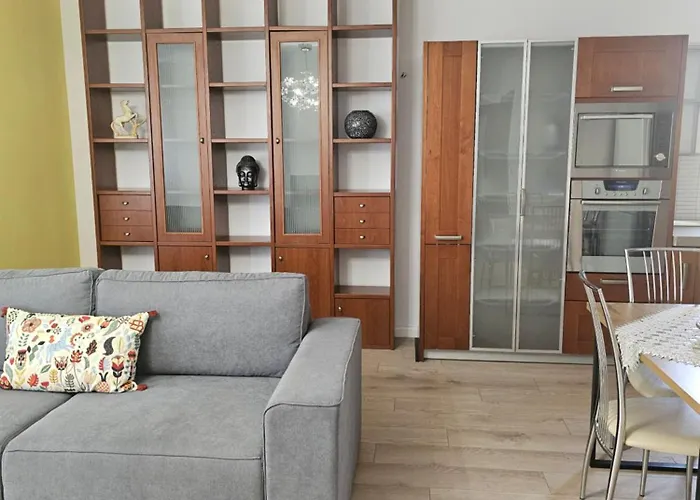 דירה Spacious Modern In Prime Location טיראנה
