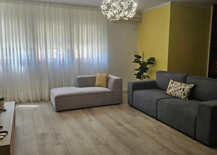 Spacious Modern In Prime Location